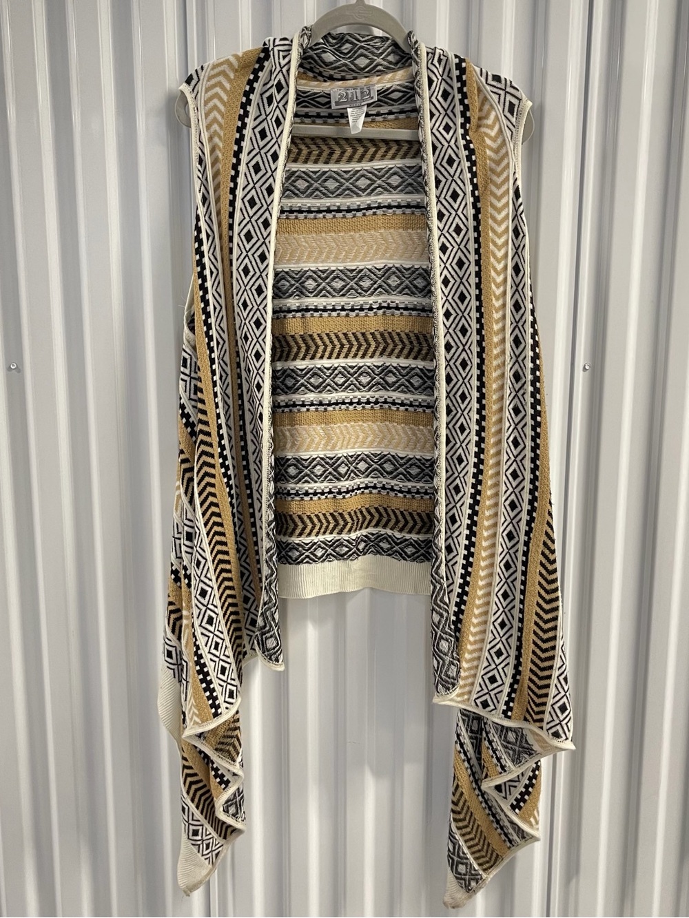 212 New York Open-Front Patterned Knit Vest in Black, Cream & Tan Size 2X